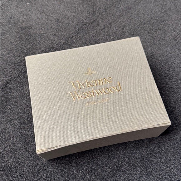 Vivienne Westwood Rare FW11 Runway Stamps long Necklace – RARE - Collector - Picture 10 of 14